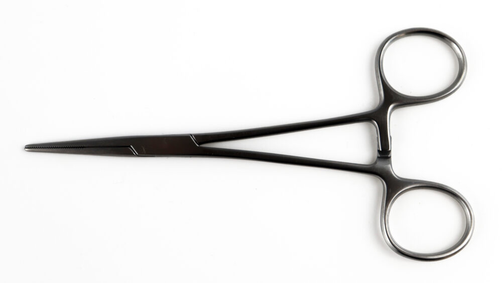 Kelly Hemostatic Forceps 5-1/2’’ • 14cm
