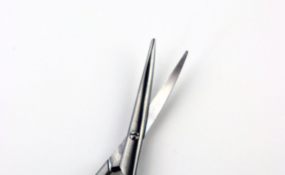Williamson Strabismus Curved Blunt Flat Spring Type Scissors 4-3/4’’ • 12cm - Image 2